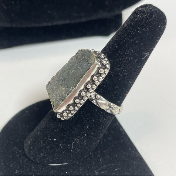 Silver Tone Gray Labrodite Stone Ring Size 8 - Picture 4 of 8
